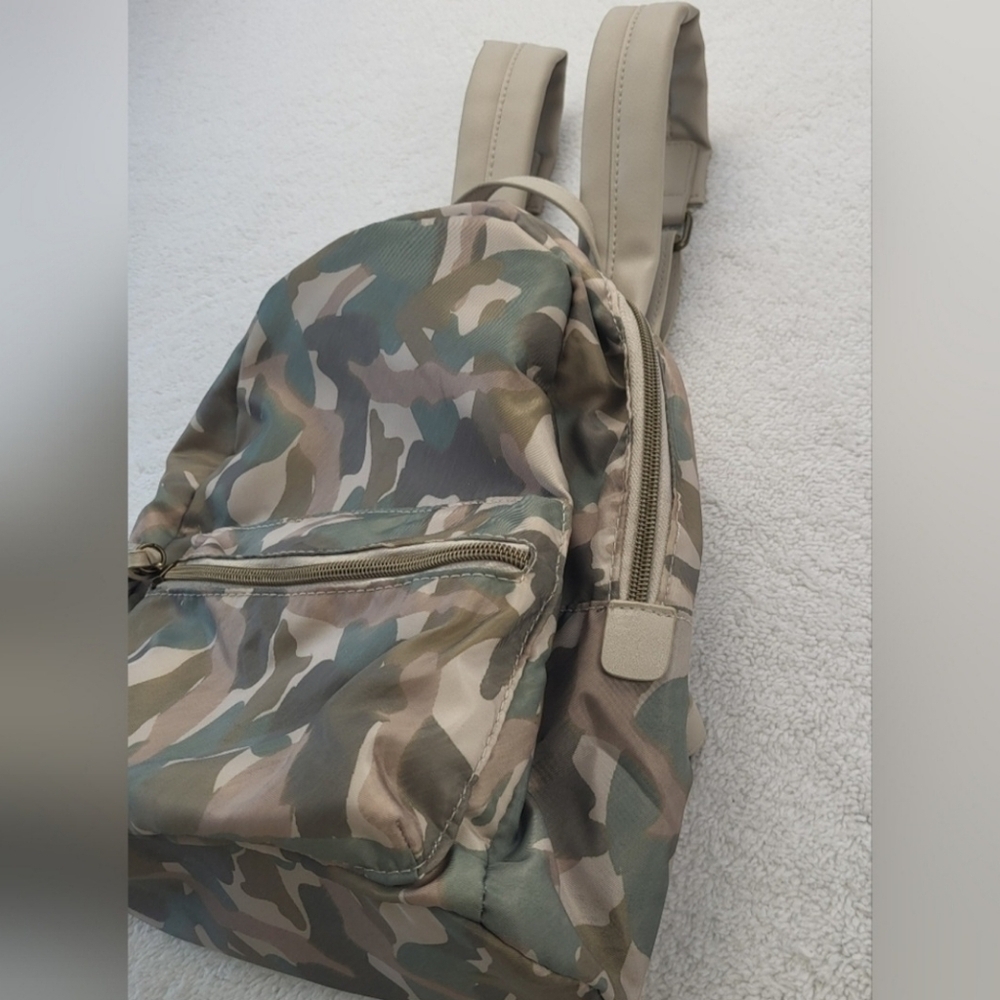 Camo Mini Backpack with Collectable StarWars Chewbaca Key Chain/Charm - Picture 6 of 12
